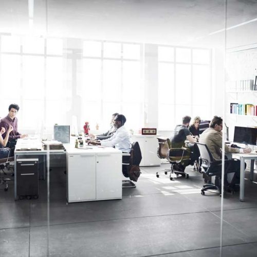 Entretien de climatisations dans des bureaux d'entreprises