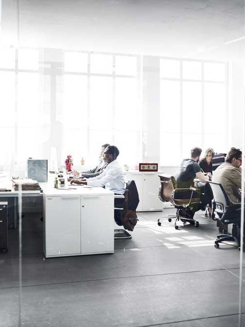 Entretien de climatisations dans des bureaux d'entreprises